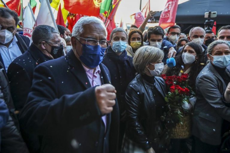 Legislativas: Costa diz que só PS garante aumento extraordinário das pensões e do salário mínimo