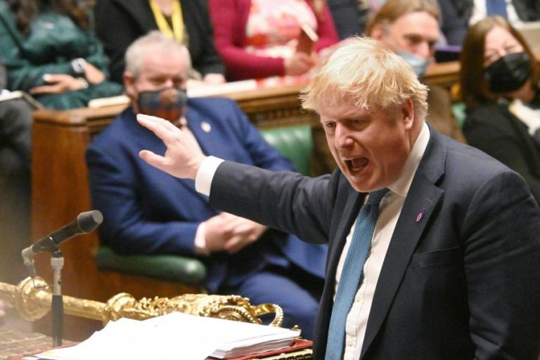 Inquérito no Reino Unido a “festas” durante pandemia aponta “falhas” a PM Boris Johnson