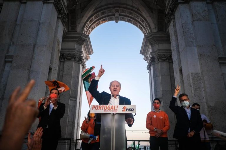 Legislativas: Santana, Moedas, Ferreira Leite e Moreira da Silva ao lado de Rio no Chiado