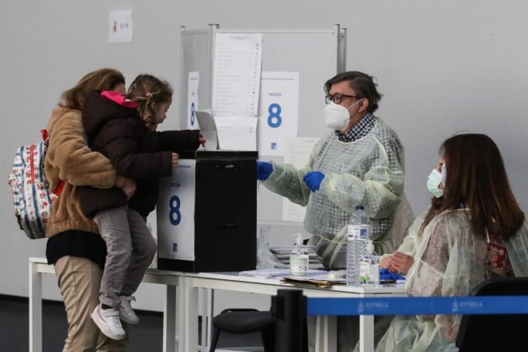 Legislativas: CNE recebeu mais de 1.000 contactos sobre eleições no domingo
