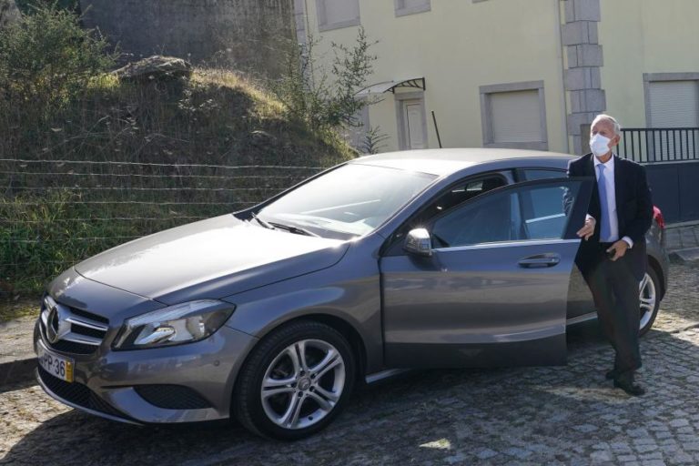 Legislativas: Marcelo saúda notícias de redução da abstenção em visita ao Clube de Jornalistas