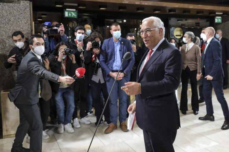 Projeções dão vitória ao PS com entre 36,6 % e 42,6%, PSD entre 26,7% e 32,7%