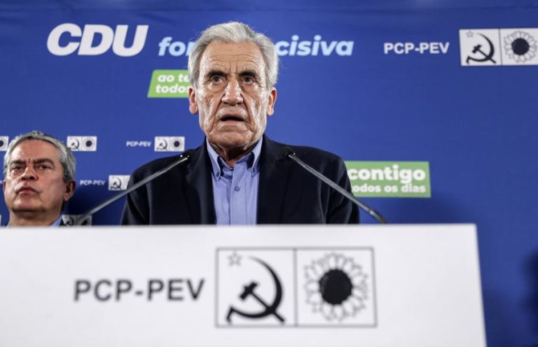 Legislativas: Jerónimo culpa “extrema” bipolarização mas diz que quem “perde a coragem, perde tudo”