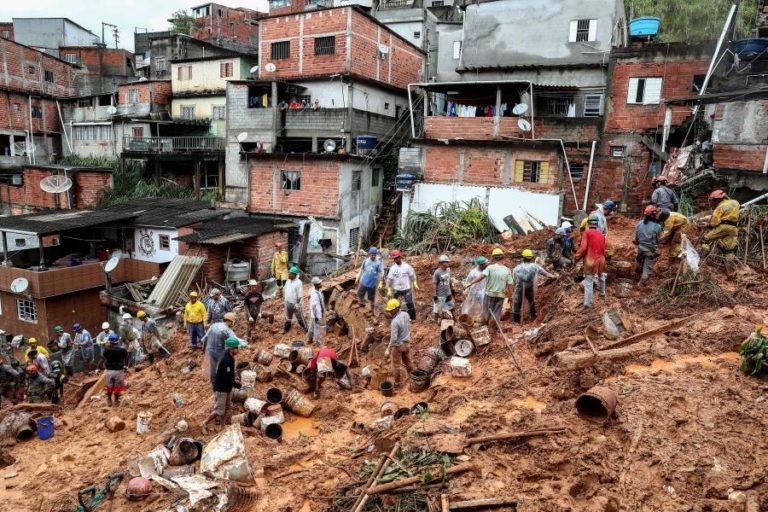 Chuvas causam pelo menos 24 mortos no estado brasileiro de São Paulo