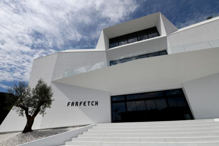 Farfetch passa de prejuízo em 2020 a lucro de 1.315 ME em 2021