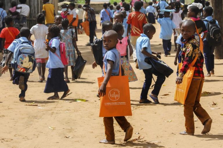 Moçambique/Ataques: ONG portuguesa inaugura salas de aula em Pemba