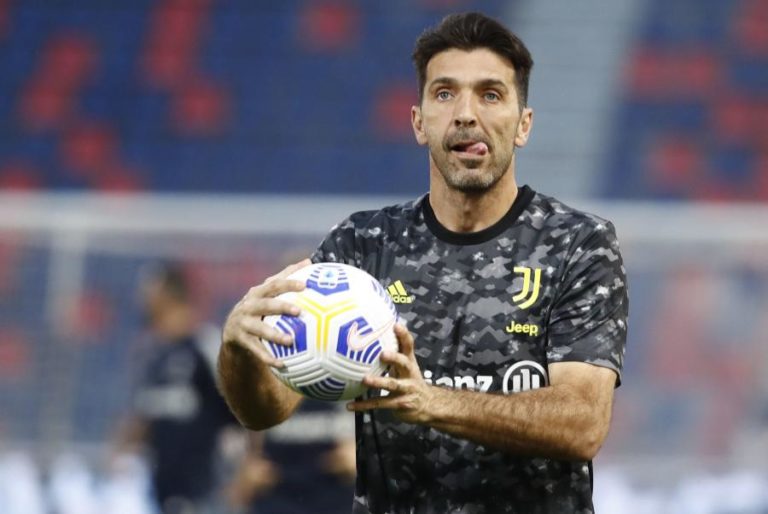 Buffon renova com o Parma até 2024 e pode jogar até aos 46 anos