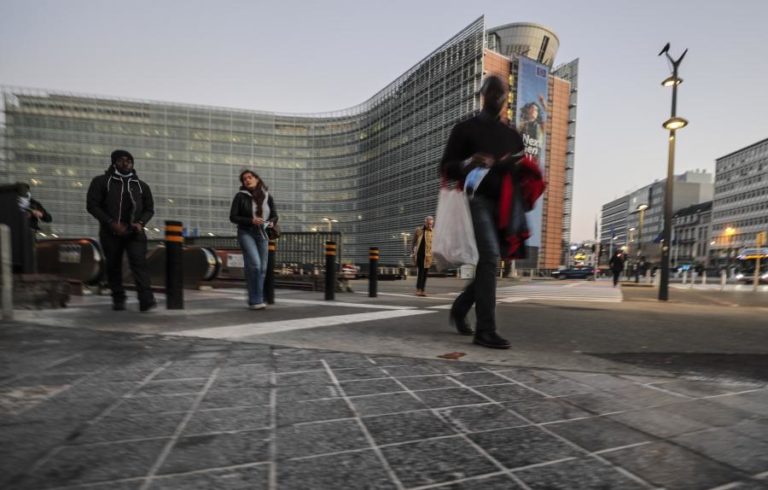 UE/Previsões: Bruxelas revê em alta inflação para 2022 que atinge 3,5% na zona euro