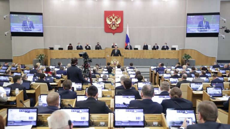 Ucrânia: Duma apela a Vladimir Putin para aprovar a independência de Donbás