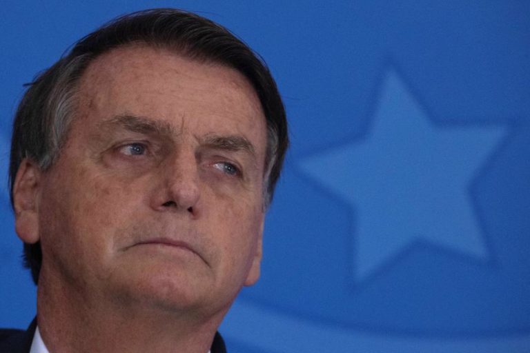 Bolsonaro pede aos parlamentares brasileiros que impeçam a regulamentação da ‘media’ e da internet