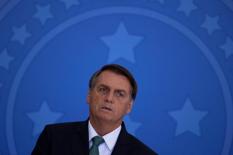 Polícia conclui que Presidente do Brasil cometeu crime ao divulgar documentos sigilosos
