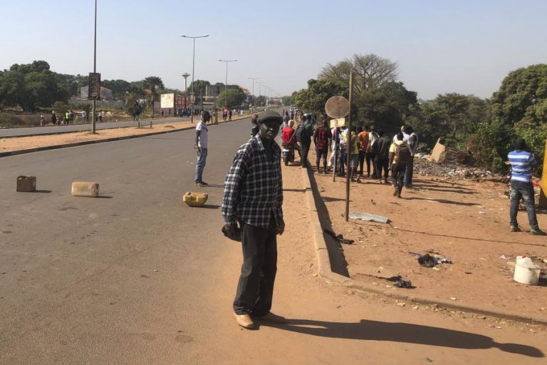 Guiné-Bissau: Membros do Governo libertados de palácio ocupado por militares, PR e PM em parte incerta
