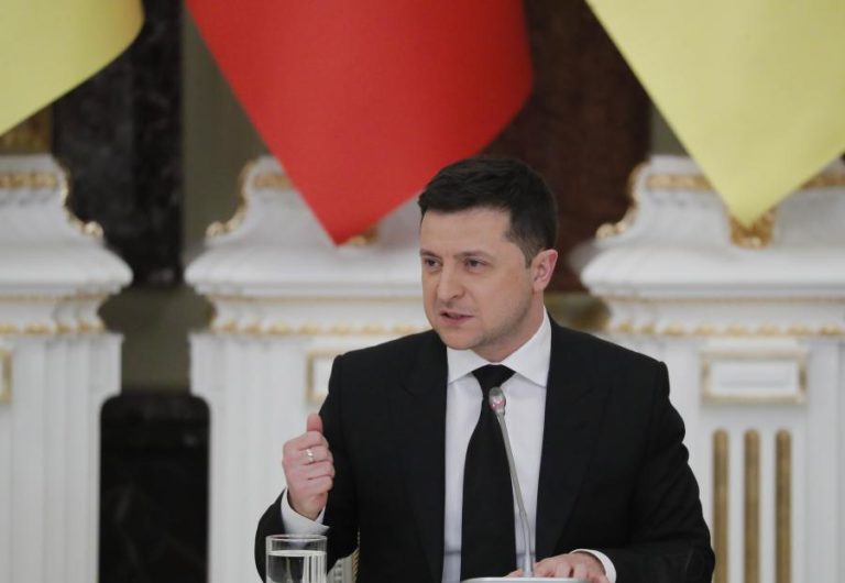 Ucrânia: Zelensky considera que as tropas russas na fronteira são pressão psicológica