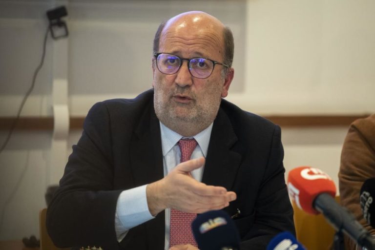 Ministro diz que fecho de centrais a carvão não aumentou produção elétrica nas barragens