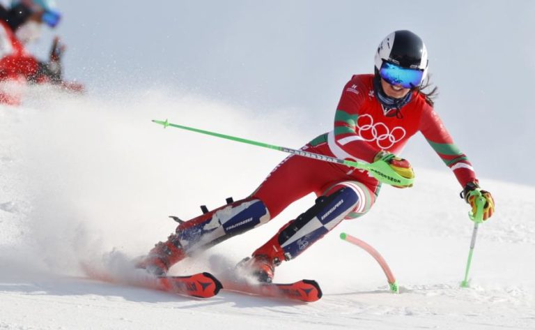 Pequim2022: Vanina Oliveira falha porta e não termina prova de slalom