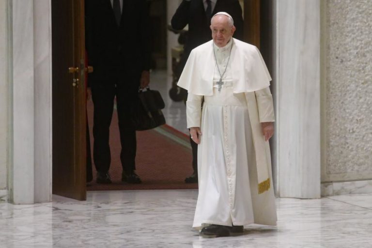 Ucrânia: Papa defende diálogo para resolver crise e diz que guerra é loucura