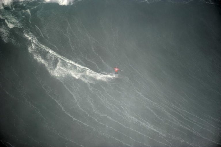 Brasileiro Lucas Chianca lidera Nazaré Challange no final da primeira ronda