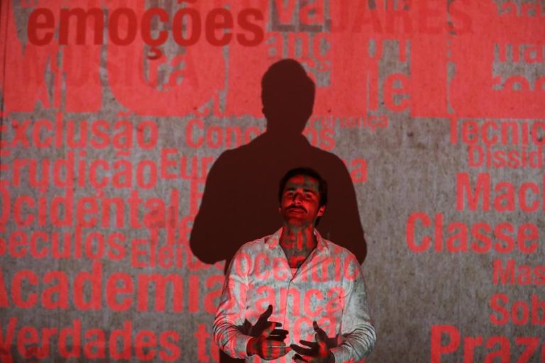 Peça “Maráia Quéri” como metáfora para falar de “guilty pleasures” no Teatro D. Maria II