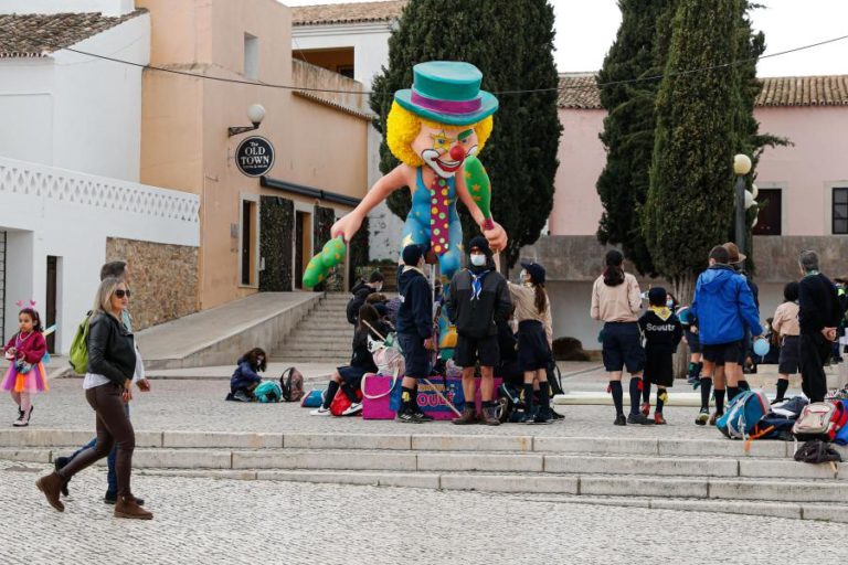 Comerciantes de Loulé dizem que cancelamento do Carnaval é rude golpe na economia local