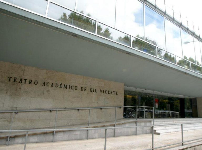 Belle Chase Hotel apresentam-se em Coimbra e lançam gravação inédita