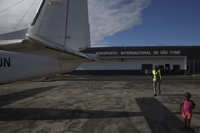 Avião ucraniano que ligava ilhas de São Tomé e Príncipe em terra desde quinta-feira