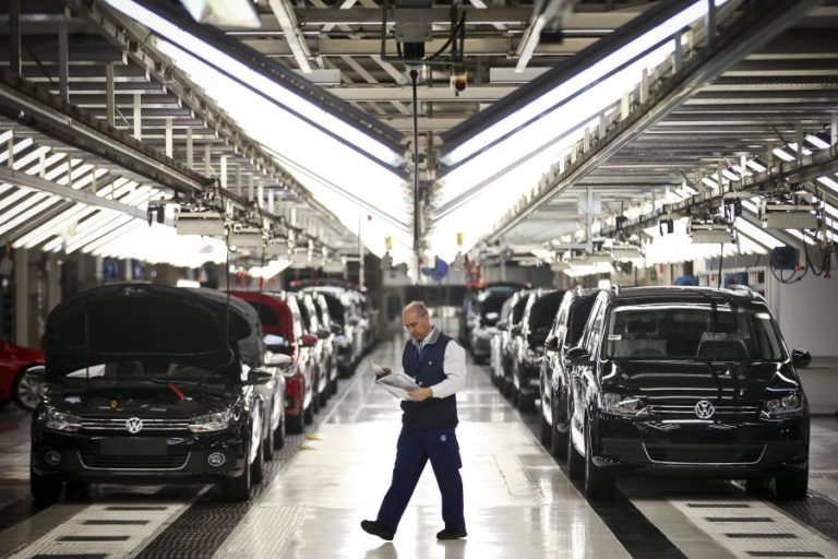 Trabalhadores da Autoeuropa aprovam novo acordo laboral para 2022 e 2023