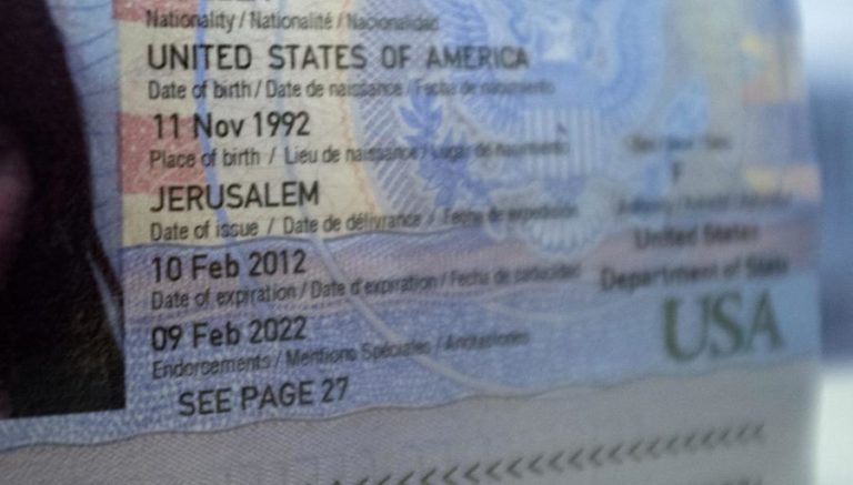 Passaportes dos EUA passam a poder ter um “X” como género a partir de dia 11