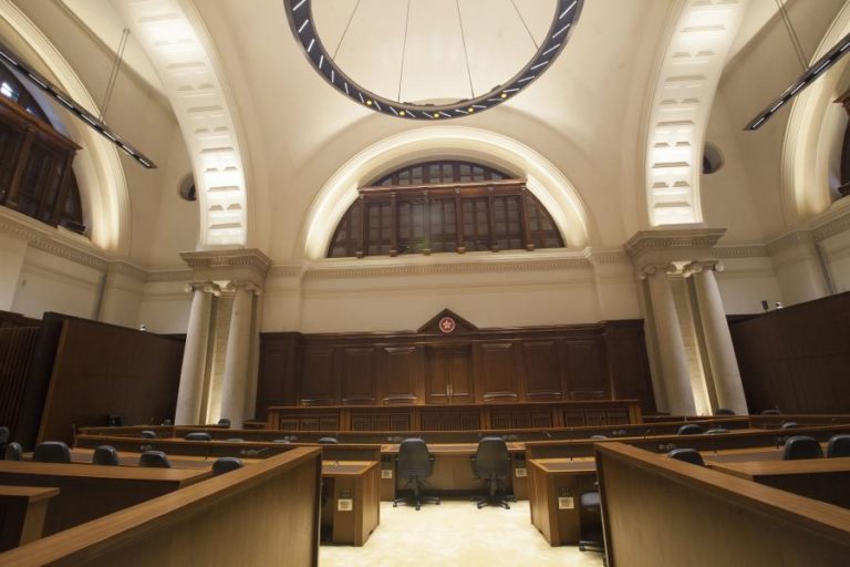 Hong Kong: Reino Unido retira juízes britânicos em protesto contra “opressão” chinesa