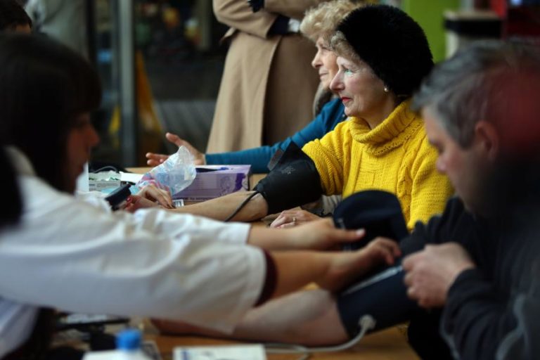 Ligação “mais lenta” entre neurónios e microvasos sanguíneos em hipertensos – estudo