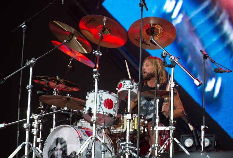 Morreu baterista dos Foo Fighters Taylor Hawkins aos 50 anos