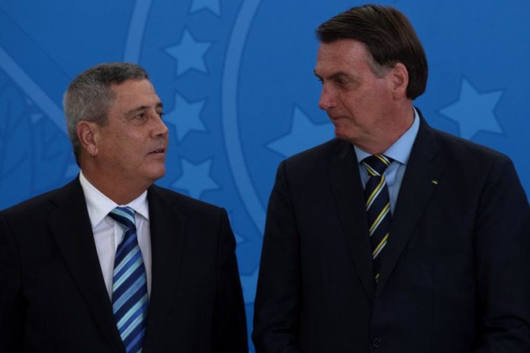 Presidente do Brasil exonera general apontado para ser vice na sua campanha à reeleição