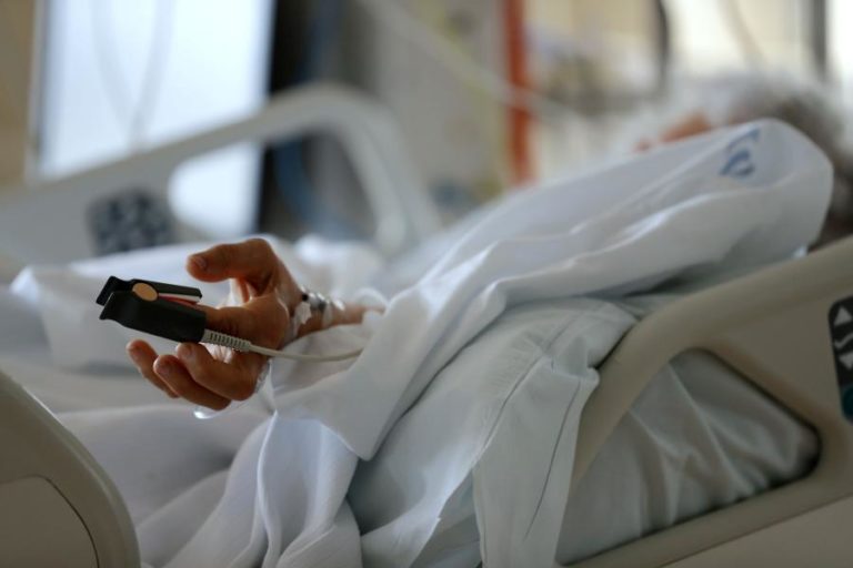 Covid-19: Relatório alerta para possível aumento nos internamentos nos próximos dias