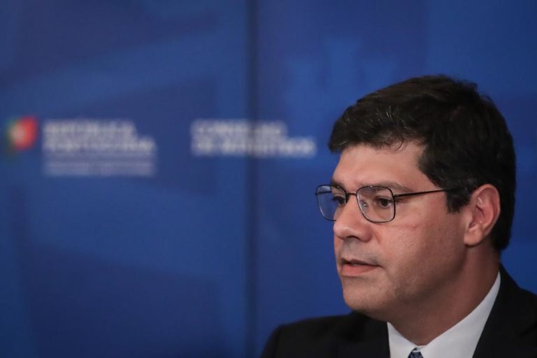 Eurico Brilhante Dias eleito por ampla maioria líder parlamentar do PS