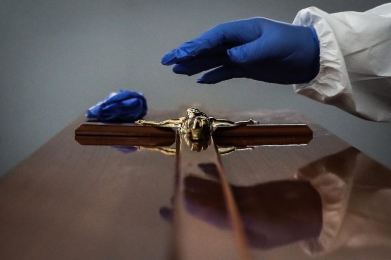 Mortes em fevereiro diminuíram em relação ao mês anterior e a 2021