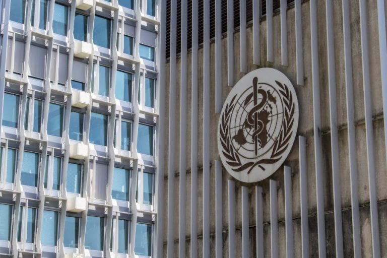 Covid-19: Número de mortes atribuídas à doença em níveis de março de 2020