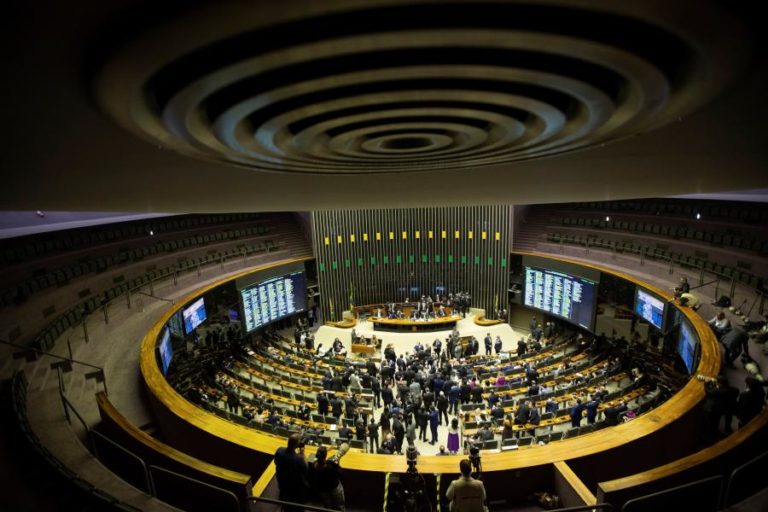 Governo brasileiro confirma saída de nove ministros que disputarão eleição em outubro
