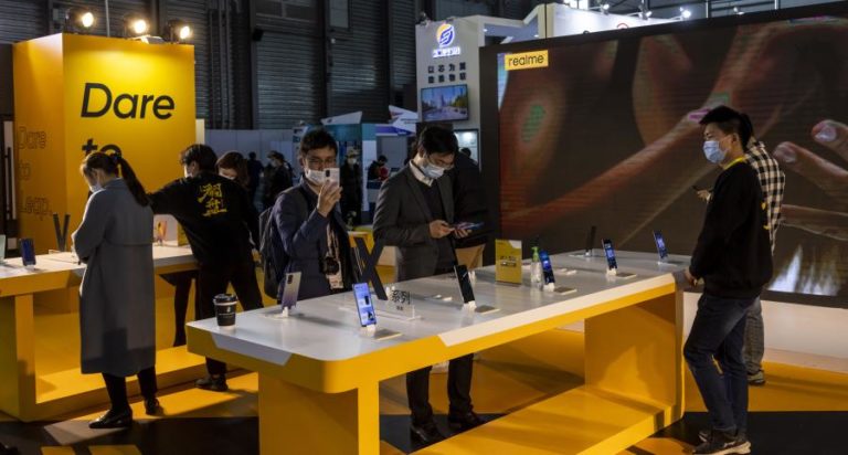 Vendas globais de telemóveis 5G superam pela primeira vez as de 4G