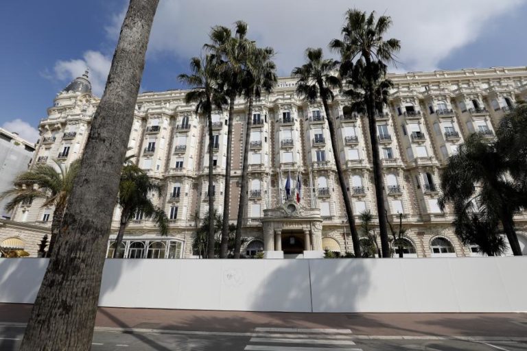 Covid-19: Dormidas turísticas na UE iniciam recuperação do impacto da pandemia em 2021