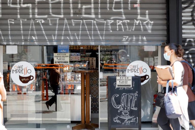 Atividade económica recuou 0,99% em janeiro no Brasil