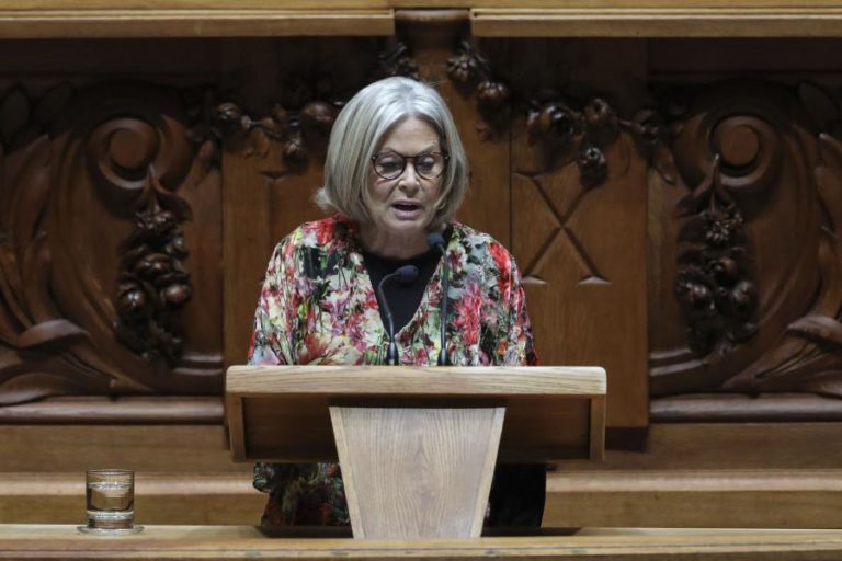 PS recandidata Edite Estrela ao lugar de primeira vice-presidente da Assembleia da República
