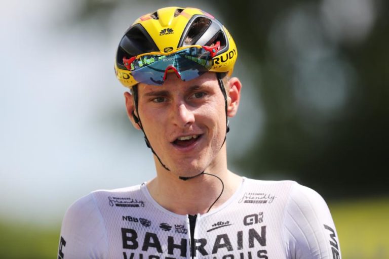 Ataque na última descida vale a Matej Mohoric a vitória na Milão-Sanremo