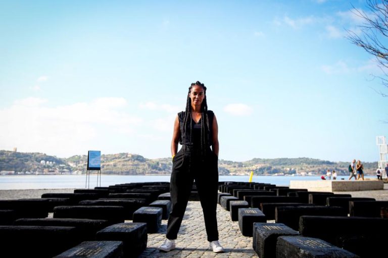 Artista Grada Kilomba no coletivo de curadores da Bienal de São Paulo 2023