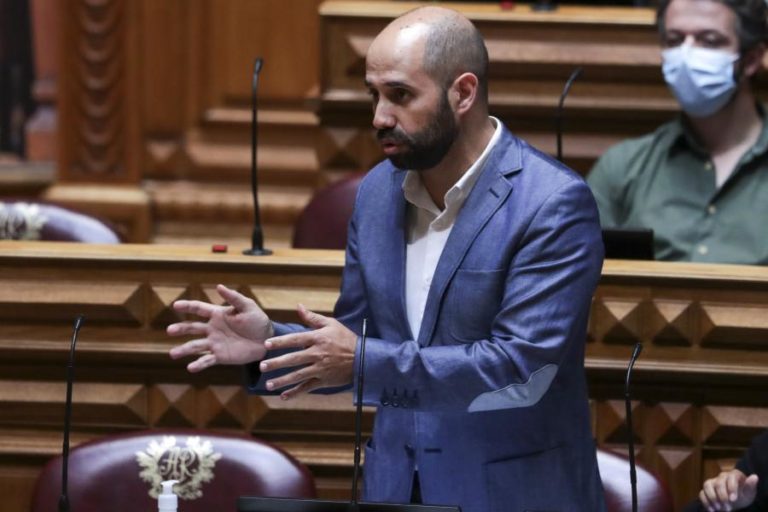 Governo: Bloco espera para ver qual o disco que vai tocar e a música que governantes vão dançar