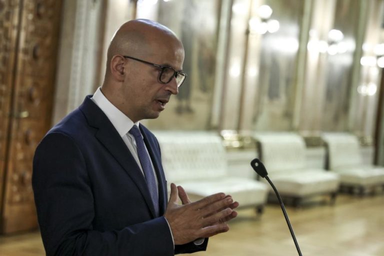 PE: Governo prevê redução gradual da dívida pública para valor próximo dos 100% em 2026