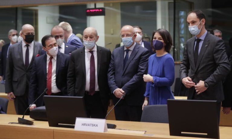 MNE e ministros da Defesa da UE ultimam “bússola” com guerra como pano de fundo