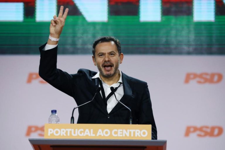 Luís Montenegro vai ser candidato à liderança do PSD