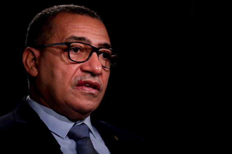 Presidente são-tomense pede luta sem tréguas aos crimes financeiros no país