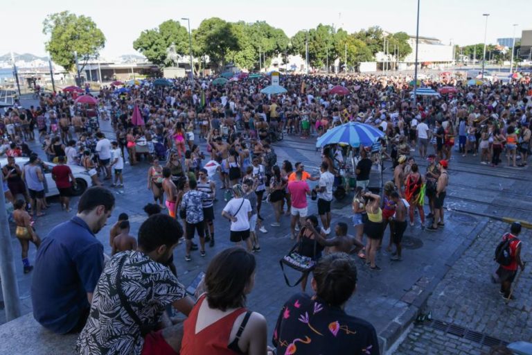 Covid-19: Brasil registou total de 656.798 mortes e mais de 29,5 milhões de casos na pandemia