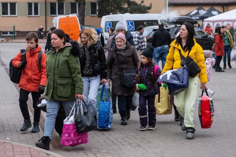 Ucrânia: Polónia já recebeu mais de 700 mil refugiados – Embaixada