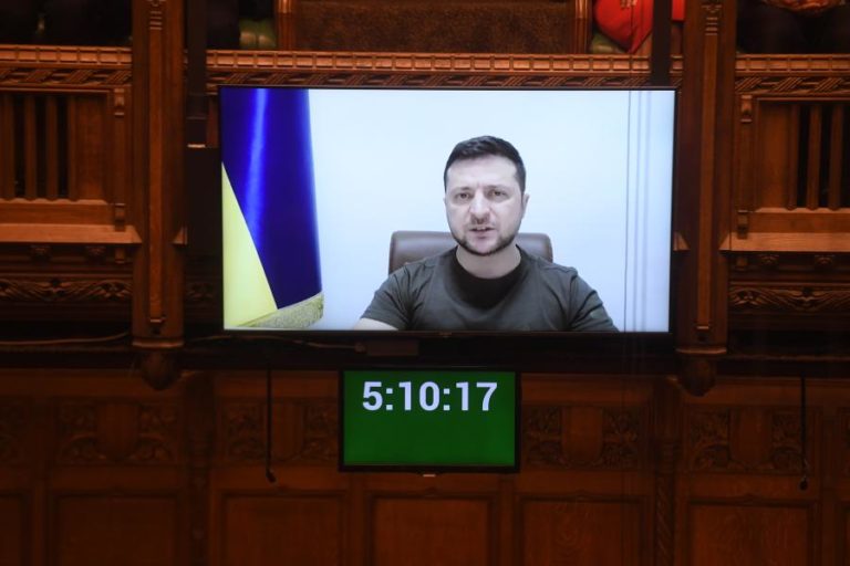 Ucrânia: Zelensky dirige-se por vídeo à Assembleia Nacional francesa na 4ª feira
